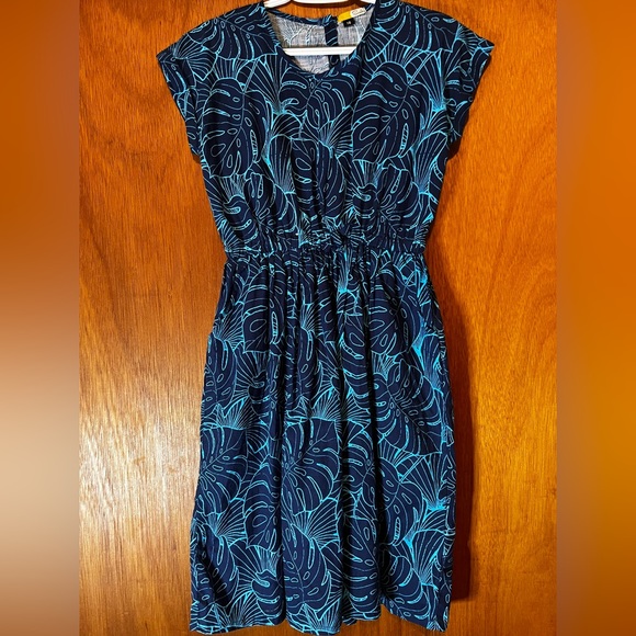 Blue dress with elastic waist and buttoned back. Comfortable and great material! - Picture 1 of 2